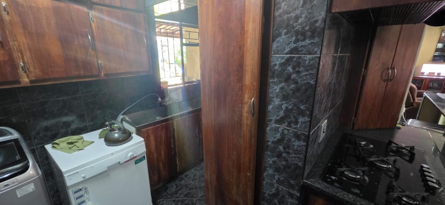 5 Bedroom Property for Sale in Wilkoppies North West